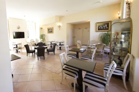 Château de Lazenay - Résidence Hôtelière