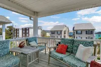 Hot Tub 4 Bedroom Beach Escape 3 Min Walk to Ocean