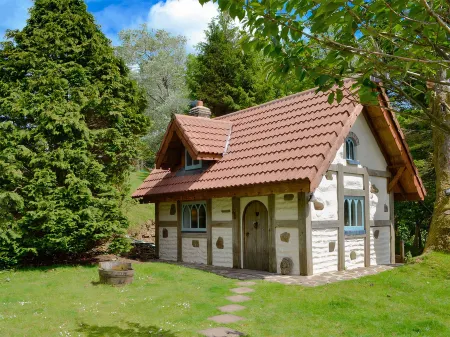Snow Whites House - Farm Park Stay with Hot Tub Отели в г. Кросс Хандс