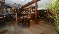 Tenby House - bar
