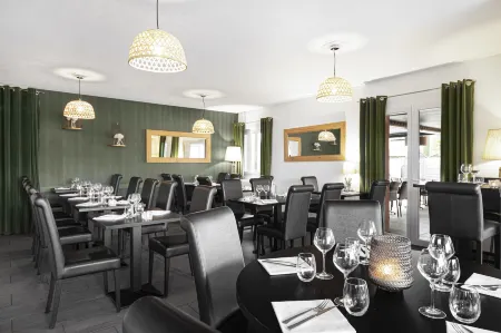 Contact Hôtels les Pierres Dorées Отели в г. Шазе-д'Азерг