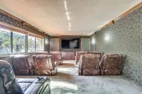 Pool & Hot Tub: Spacious Villa in Coral Springs!