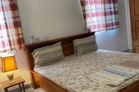Sleep6-Casa Blanca-PrivateGarden-OffStreet-Kasoa - balcony