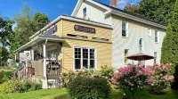 Auberge le Sunshine Memphremagog Regional County Municipality 호텔