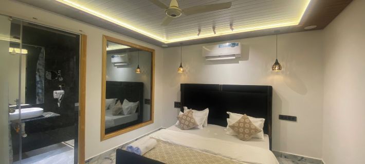 Tropical Bay Hotels in Canacona