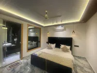 Tropical Bay Hotels in Pololem