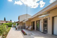 Phos Elegant Residences by Konnect, 400m to the Beach Hotels in Ipsos
