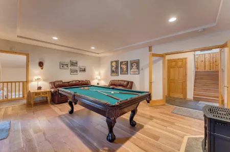 Hansel by Avantstay Pool Table, 5mins to Skiing Отели в г. Траки