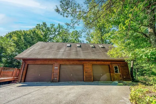 Steele Away 3 Bedroom Cabin by RedAwning