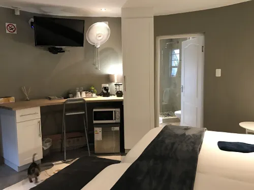 A Stone's Throw Accommodation Hotels in Makana Local Municipality