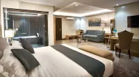 J7 Hotel - balcony