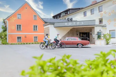 Hotel Brücklwirt Отели в г. Леобен