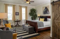 Magnolia Manor and Chapel Hotels in Humboldt
