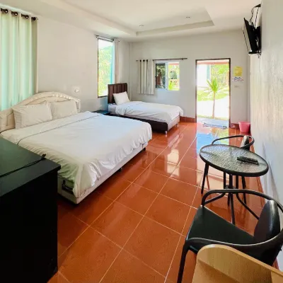Wanmanee Resort Suwannaphum Hotel dekat Wat Ampawan Thiyaram