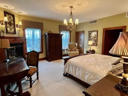 The Port Hotel Отели в г. Рандом Лейк