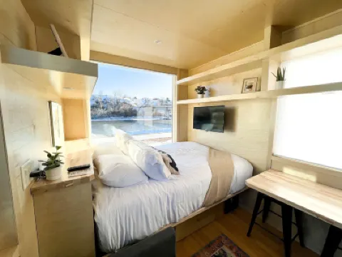 Camp Eddy Hotels in 