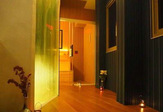 2. 더 블루 호텔..