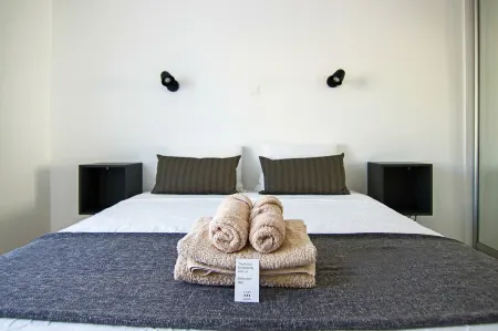 Phaedrus Living: Seaside Modern Flat Lighthouse 63 Отели в г. Пафос