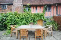 Delightful 4Bd Home Full of Flair Edenbridge Kent