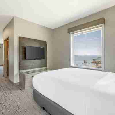 Holiday Inn Express & Suites ASTORIA by IHG Rooms