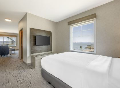 Holiday Inn Express & Suites Astoria