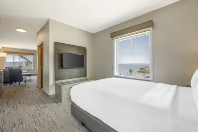 Holiday Inn Express & Suites Astoria Hotels in 