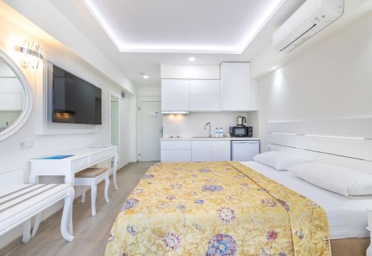 프린세스 킨리 스위트 호텔 수영장