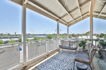 Indulge Apartments - CBD