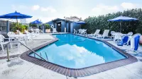 Travelodge by Wyndham LAX - Pools