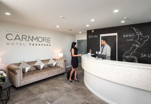 파크레인 모터 인의 넓고 편안한 침대와 객실 인테리어