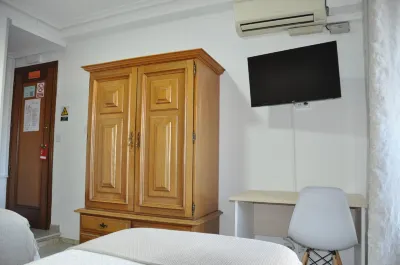 Hostal Ramón y Cajal