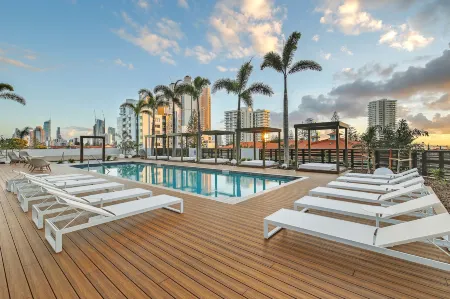 Qube Broadbeach Ocean View Apartments Отели рядом с достопримечательностью «Куррава Бич»