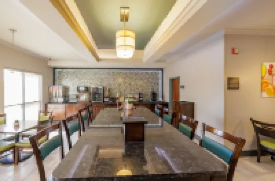 ベストウェスタン エルクハート イン & スイーツ エルクハートのホテル