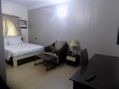 Moongate Hotel and Suites Hotels near Reformed Ogboni Fraternity