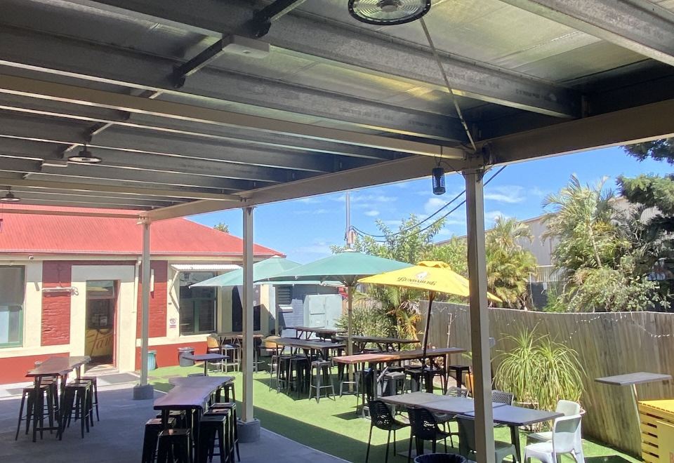 2. 퀸즈포트 호텔..