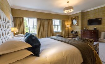 Storrs Hall Hotel