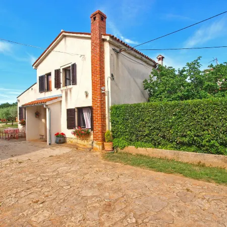 House Monteci 1378 Отели в г. Галижана