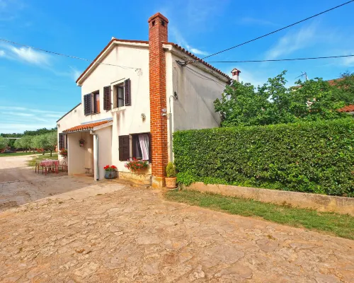 House Monteci 1378 Hotele w: Galizana