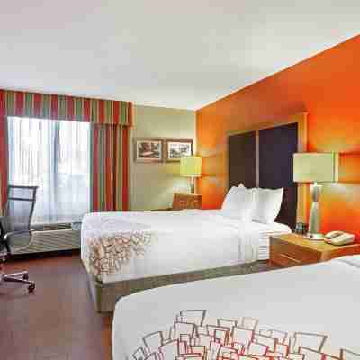 La Quinta Inn & Suites by Wyndham Williamsburg Historic Area Rooms