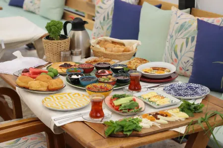 Cunda House Kucuk Otel Отели в г. Айвалык