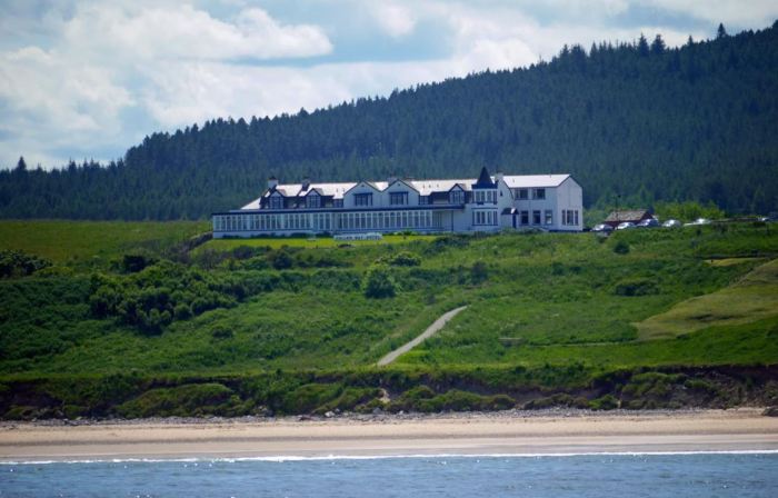 Cullen Bay Hotel