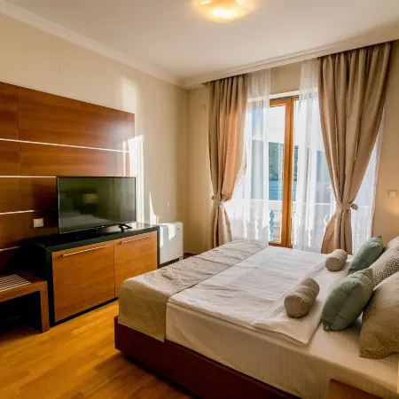 Hedera Residences - Kumbor
