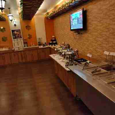 Hotel AVN Grand Dining/Meeting Rooms