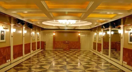 Hotel Silver Palace Отели рядом с достопримечательностью «ISKCON Rajkot, Sri Sri Radha Neelmadhav Dham»