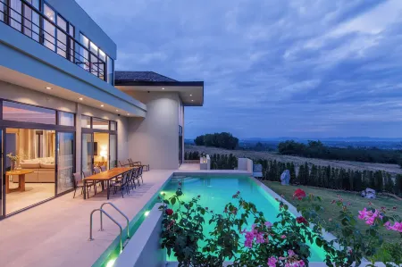 The Private Pool Villas at Civilai Hill Khao Yai Отели рядом с достопримечательностью «Wat Sap Setthi Wanaram»