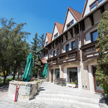 Révész Hotel, Restaurant and Rosa Spa