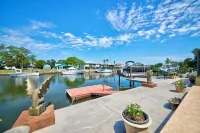 3-BR/2 Bath waterfront home with direct access to Gulf. Pool, kayaks and dock