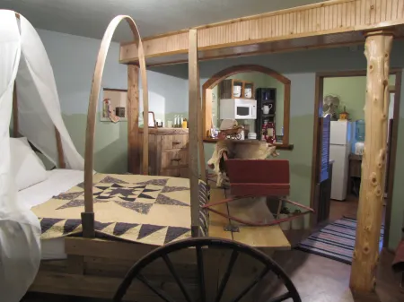 Covered Wagon B&B Guesthouse Отели в г. Mason
