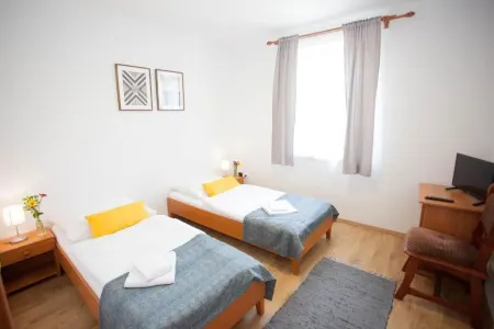 Hotel Taxis Bratislava Отели рядом с достопримечательностью «Словнафт Арена»