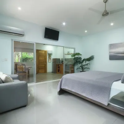 Tamarindo Bay Boutique Hotel Hotels near Banana Surf Club